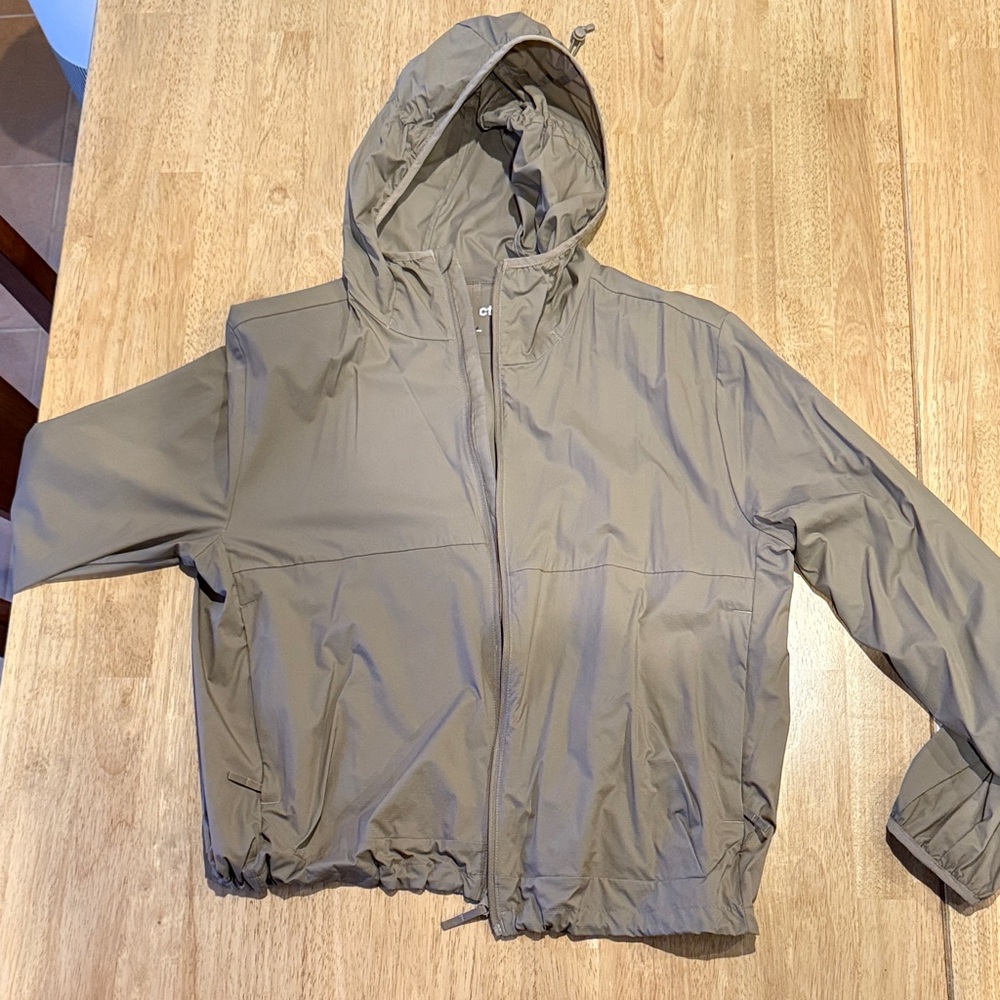 Aritzia TNA Action Lightweight Packable Jacket